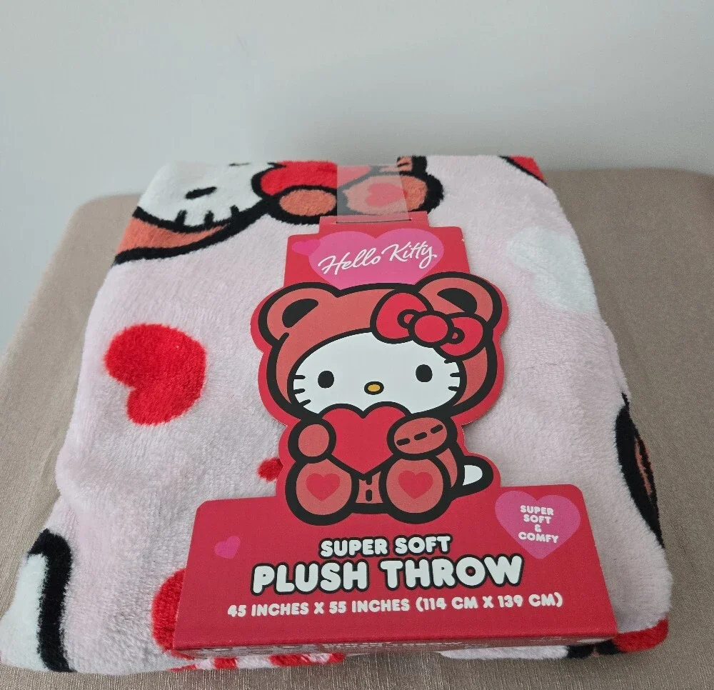 Hello Kitty Super Soft Plush Throw – 45” x 55” Heart & Kitty Design